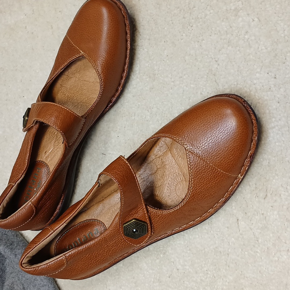 Montana Artisan women's brown leather Mary Jane's. Size 10